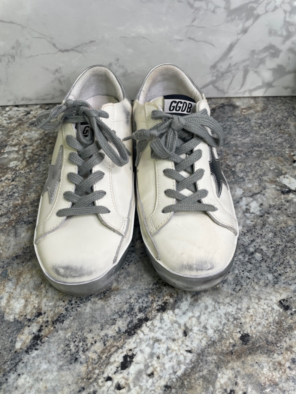 GOLDEN GOOSE
Metallic Superstar Sneakers